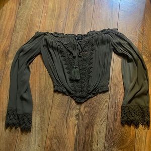 Off shoulders crop top